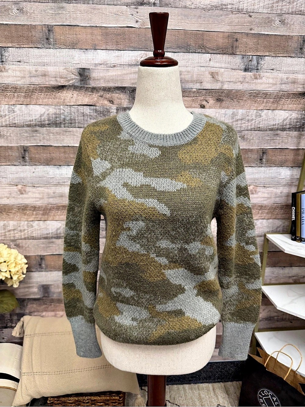 Banana Republic Camo Crewneck Sweater XS
